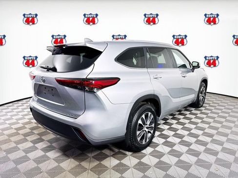Used 2023 Toyota Highlander XLE AWD/4WD image 26