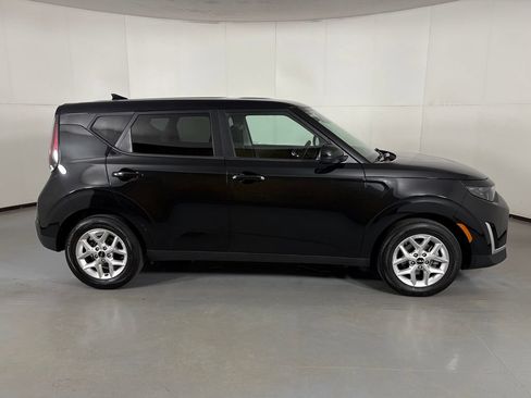 Used 2024 Kia Soul LX w/ Option Group 015 FWD image 9