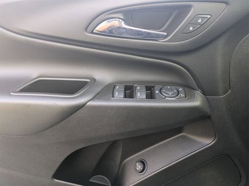 Used 2022 Chevrolet Equinox LT image 10