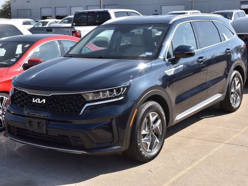 Used 2022 Kia Sorento S image 2