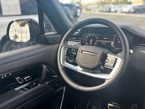 New 2026 Land Rover Range Rover Long Wheelbase SE AWD/4WD image 9