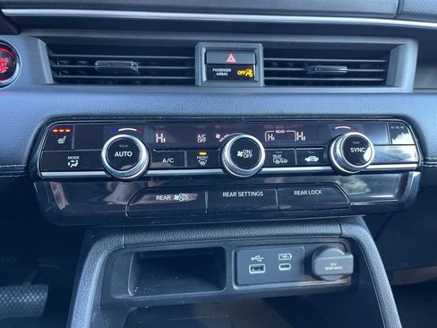 Used 2025 Honda Pilot EX-L image 12