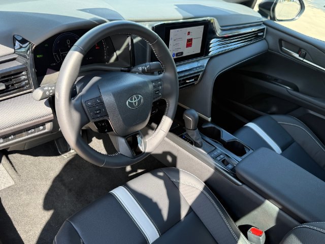 Used 2026 Toyota Camry SE FWD image 7