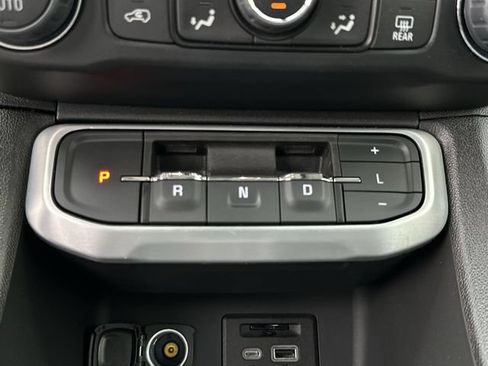 Certified 2023 GMC Acadia SLT FWD image 28
