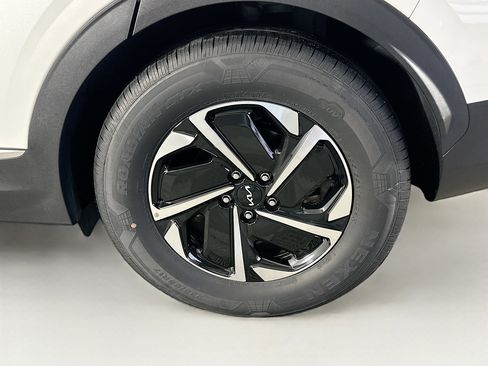 Used 2023 Kia Sportage LX image 11