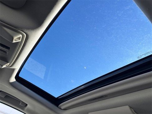 Used 2017 Chevrolet Suburban Premier image 18