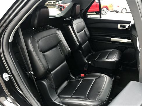 Used 2021 Ford Explorer XLT AWD/4WD image 17