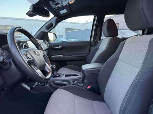 Used 2023 Toyota Tacoma TRD Off-Road image 12