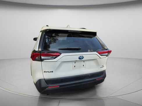 Used 2019 Toyota RAV4 LE w/ Carpet Mat Package AWD/4WD image 6