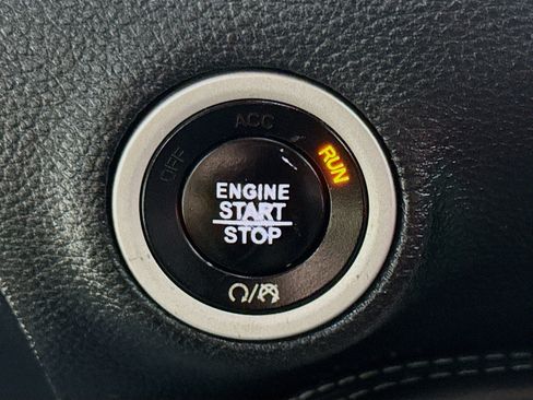 Used 2016 Dodge Challenger SXT image 21