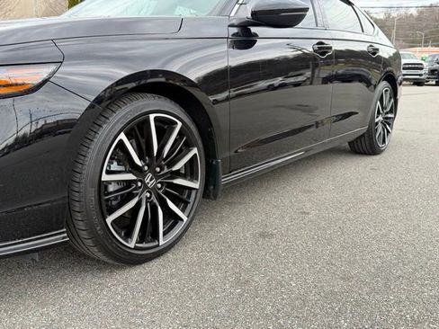 Used 2024 Honda Accord Touring image 9