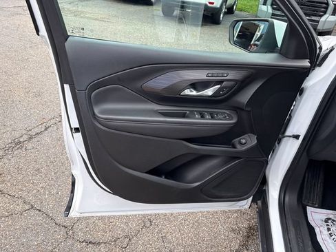 Used 2022 GMC Terrain SLT w/ LPO, Floor Liner Package AWD/4WD image 7