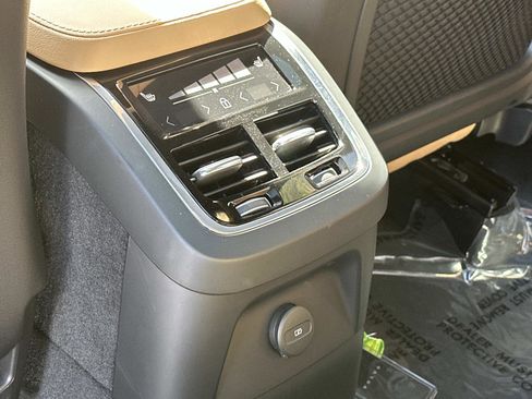 Certified 2023 Volvo XC90 T8 Ultimate image 22