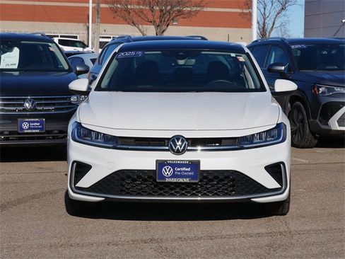 Certified 2025 Volkswagen Jetta SE image 2
