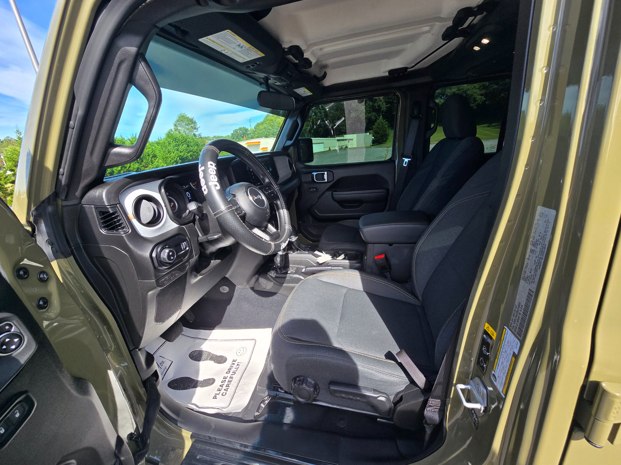 Used 2025 Jeep Gladiator Sport AWD/4WD image 12