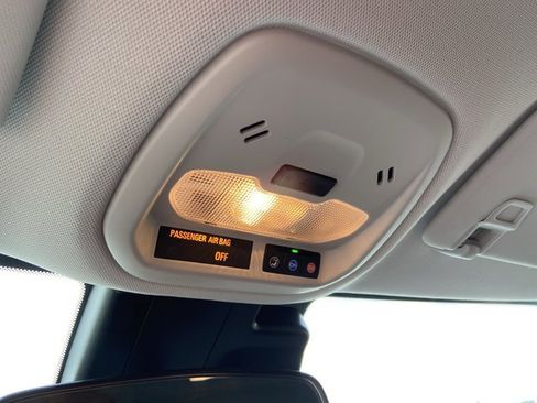 Used 2025 Chevrolet Trax LT w/ LT Convenience Package FWD image 40
