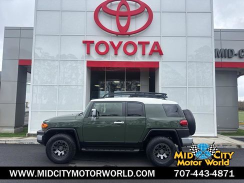 Used 2014 Toyota FJ Cruiser 4WD w/ Upgrade Package image 1
