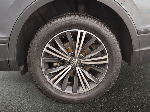 Used 2020 Volkswagen Tiguan S image 32