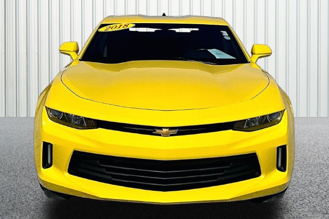 Used 2018 Chevrolet Camaro LT RWD image 3