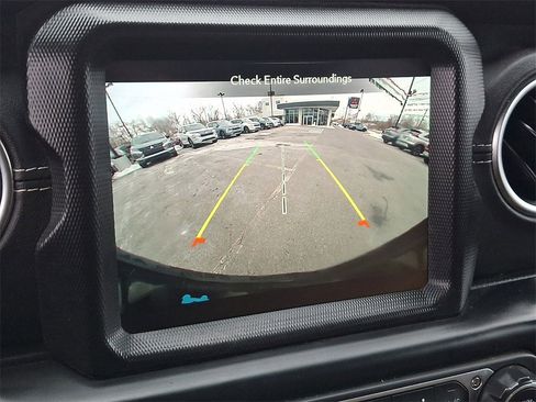 Used 2022 Jeep Wrangler Unlimited Sahara image 20