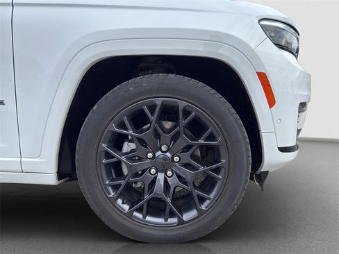 Used 2025 Jeep Grand Cherokee L Summit w/ Advanced Protech Group IV image 21