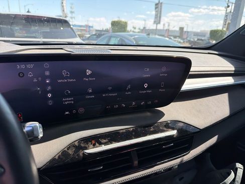Used 2025 Buick Enclave Preferred w/ Power Package FWD image 3