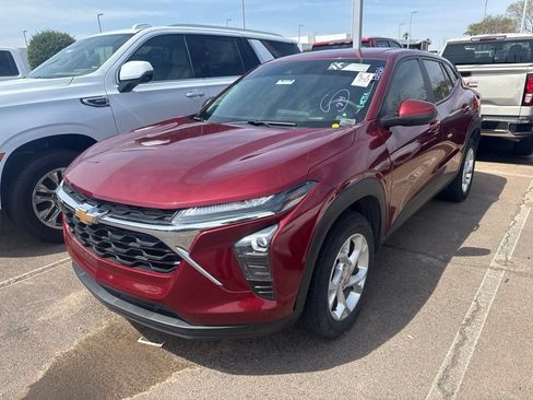 Used 2024 Chevrolet Trax LS w/ LS Convenience Package FWD image 2