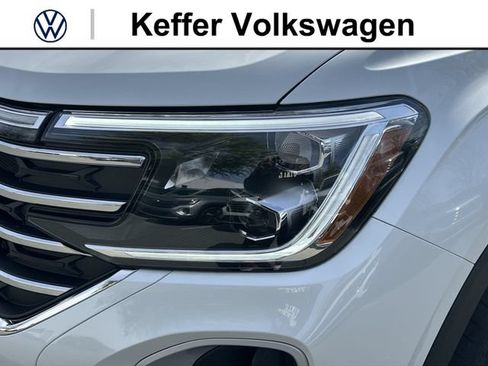 New 2026 Volkswagen Atlas SE FWD image 9