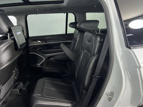 Used 2023 Jeep Grand Cherokee L Limited w/ Luxury Tech Group II image 28