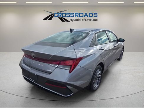 New 2026 Hyundai Elantra Hybrid FWD image 6
