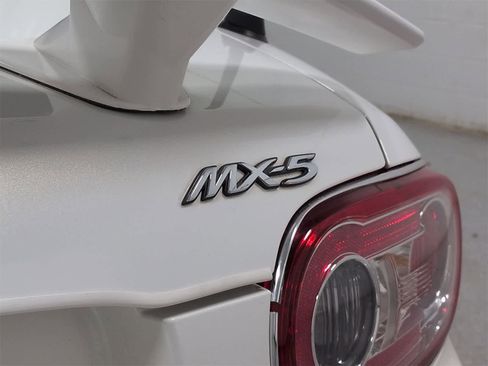 Used 2013 MAZDA MX-5 Miata Grand Touring w/ Premium Pkg image 19