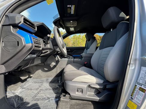 Used 2025 Toyota Tacoma SR image 22