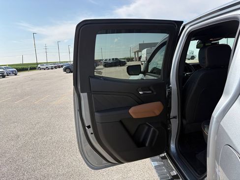 Used 2025 GMC Canyon AT4 AWD/4WD image 36