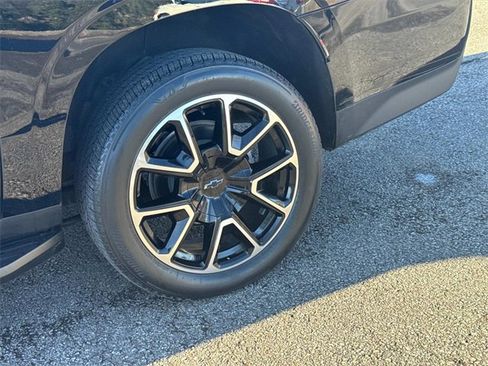 Used 2023 Chevrolet Suburban RST w/ Luxury Package image 12