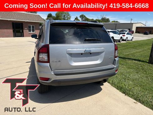 Used 2017 Jeep Compass Latitude AWD/4WD image 3