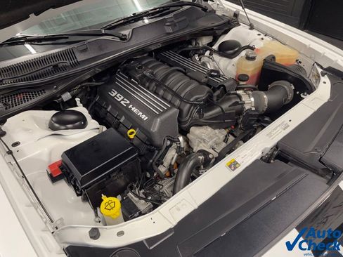 Used 2014 Dodge Challenger SRT8 image 23