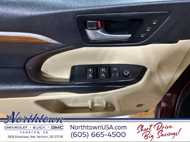 Used 2017 Toyota Highlander Limited AWD/4WD image 11