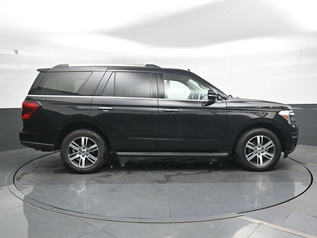 Used 2024 Ford Expedition Limited AWD/4WD image 3
