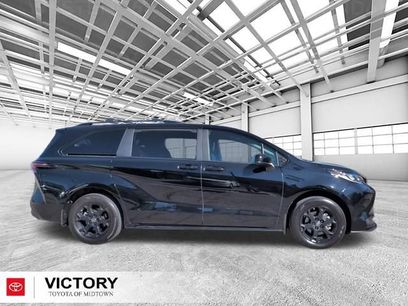 Used 2025 Toyota Sienna XLE Woodland Edition