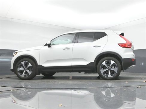 Used 2023 Volvo XC40 B4 Plus w/ Protection Package Premier image 13