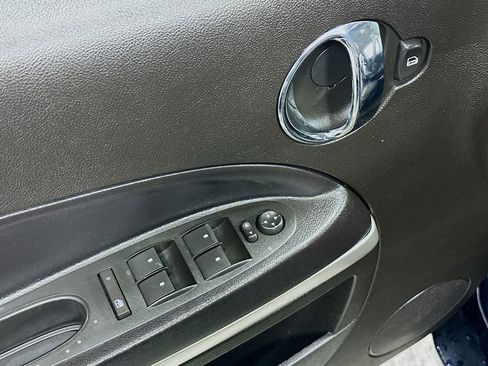 Used 2010 Chevrolet HHR LT image 16