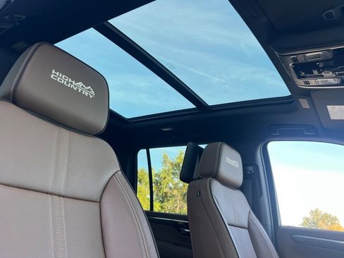 New 2026 Chevrolet Suburban High Country image 16