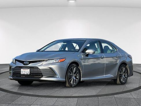 Used 2022 Toyota Camry XLE image 10