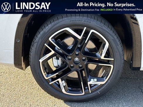 New 2026 Volkswagen Tiguan SEL R-Line AWD/4WD image 8