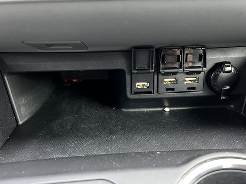 Used 2021 Toyota Highlander XLE AWD/4WD image 26