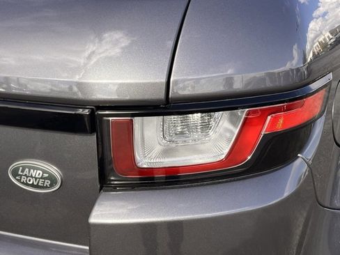 Used 2019 Land Rover Range Rover Evoque SE Premium image 33