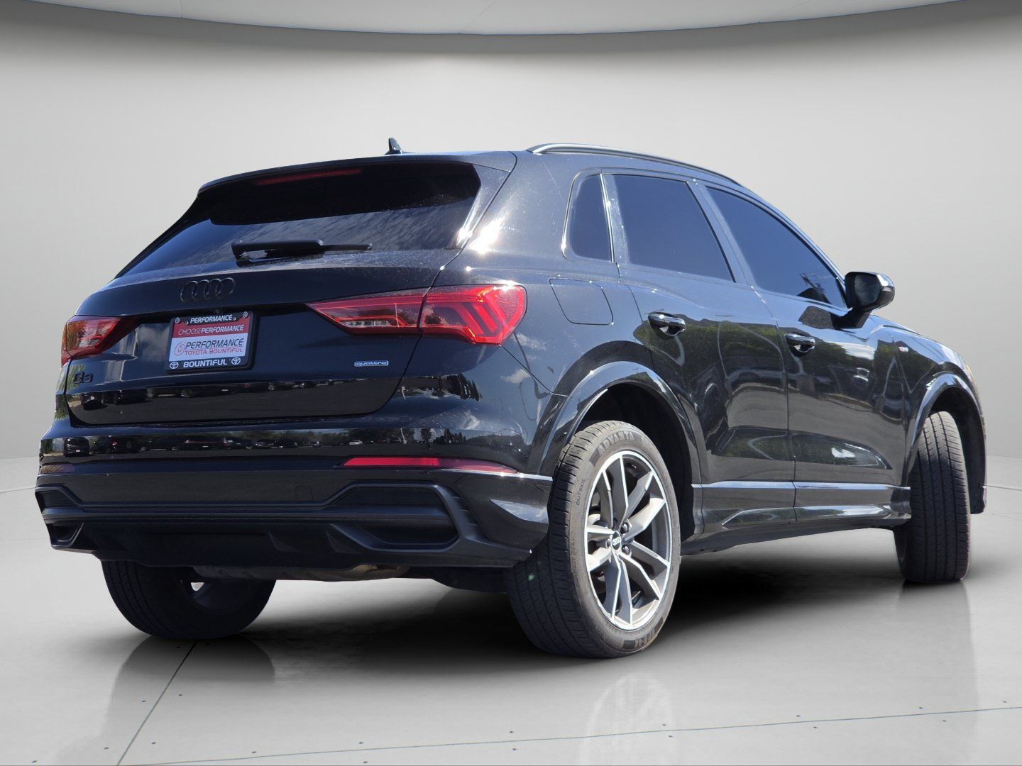 Used 2022 Audi Q3 2.0T Premium w/ Black Optic Sport Package AWD/4WD image 23