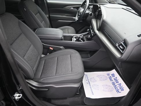 Used 2025 Chevrolet Traverse LT FWD image 34