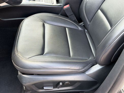 Used 2020 Ford Explorer XLT w/ Equipment Group 202A RWD image 15