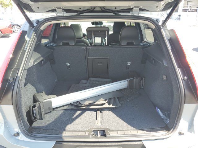 Used 2024 Volvo XC40 B5 Plus w/ Protection Package Premier AWD/4WD image 9